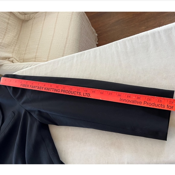 EVERLANE The '80's Italian Wool Blend Oversized 3-Button Blazer in Black - 4 - Picture 11 of 11